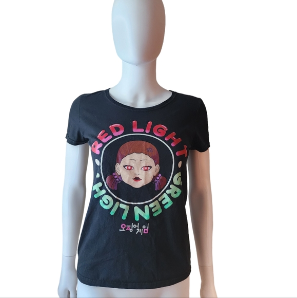 Netflix Squid Game Red Light Green Light T-Shirt - Picture 1 of 2